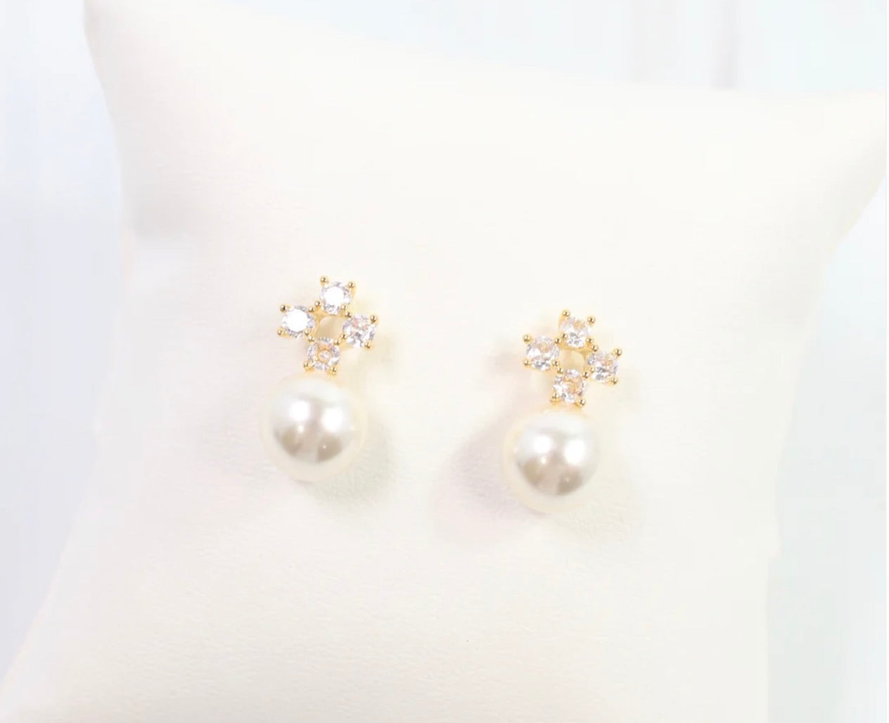 Claire cz and pearl earring