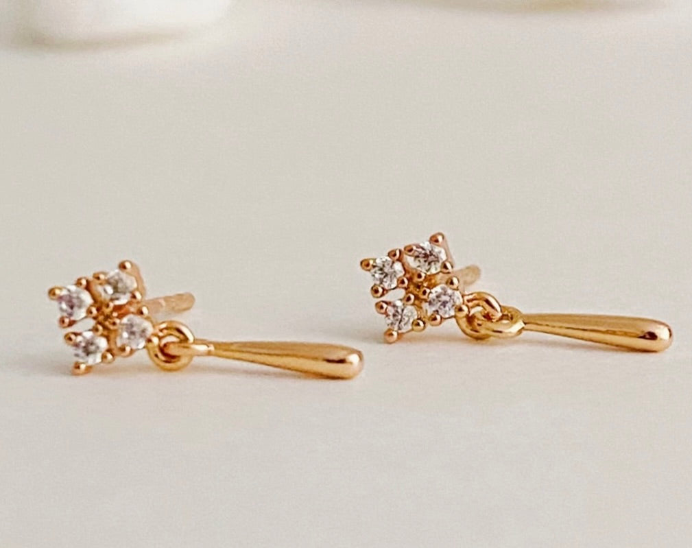 mini twinkle dangle earring