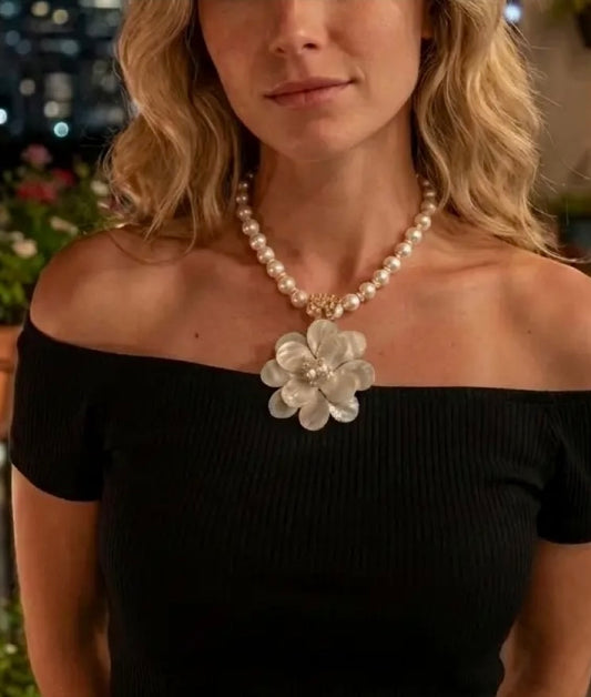 Mother of Pearl Flower Necklace